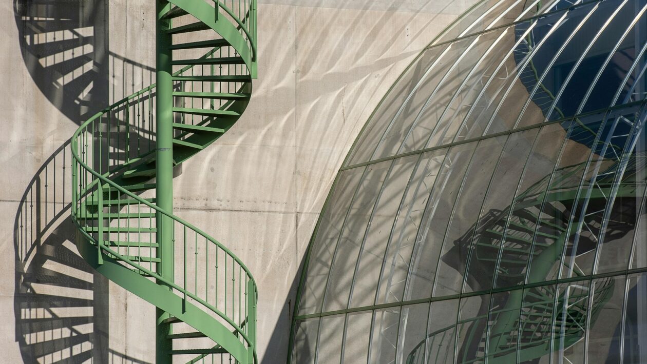 Školy manažmentu: Komparácia klasických, behaviorálnych a moderných prístupov